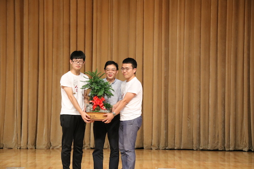 毕业生向无码人妻
赠送礼物