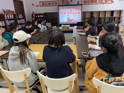 师生观看红船边的思政课主题直播1