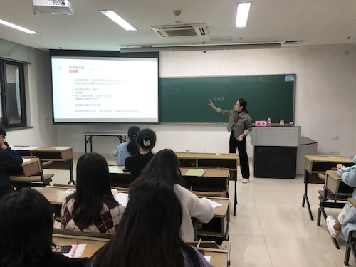 1国产人妻举办励学考研训练营之考研心态讲座
